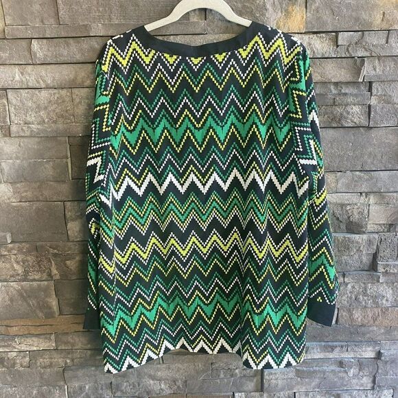 Catherines Womens 1X 18/20W Top Blouse Chevron V Neck Green‎ - Picture 2 of 3